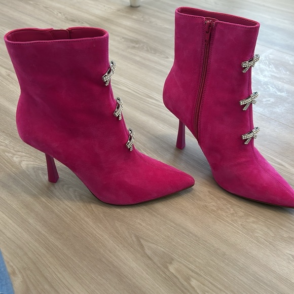 Pink Suede! Gianni Bini Ankle Boots - Picture 2 of 4